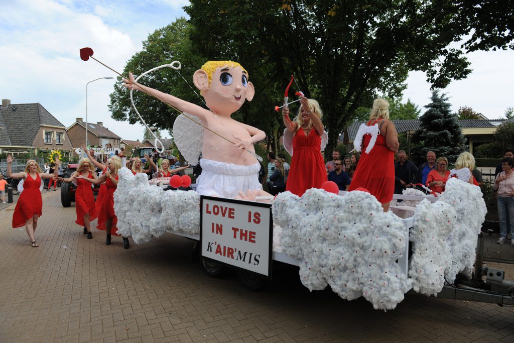 De eerste prijs bij de wagens ging naar de bouwers van Import, met het onderwerp Cupido.