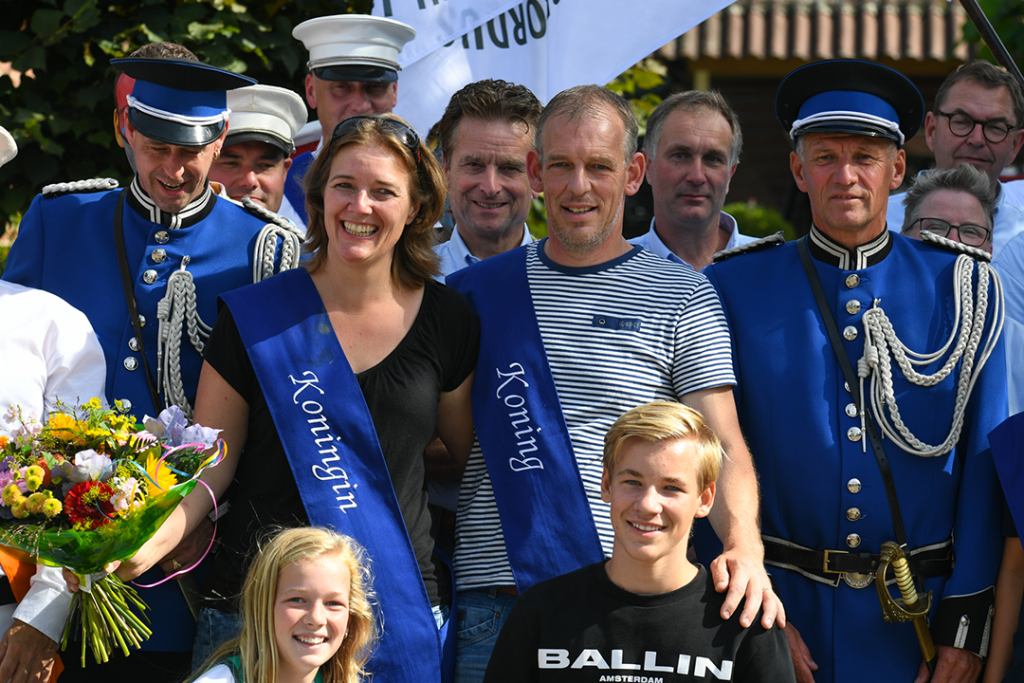 Schutterskoning Jurgen Teunissen en Schutterskoningin Carmen Teunissen