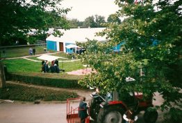 Tent voor het eerst aan de weg in 2001